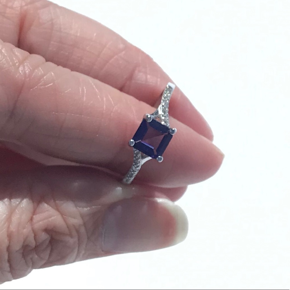 Last One: Size 8: Amethyst Sterling Silver Ring - Picture 2 of 8